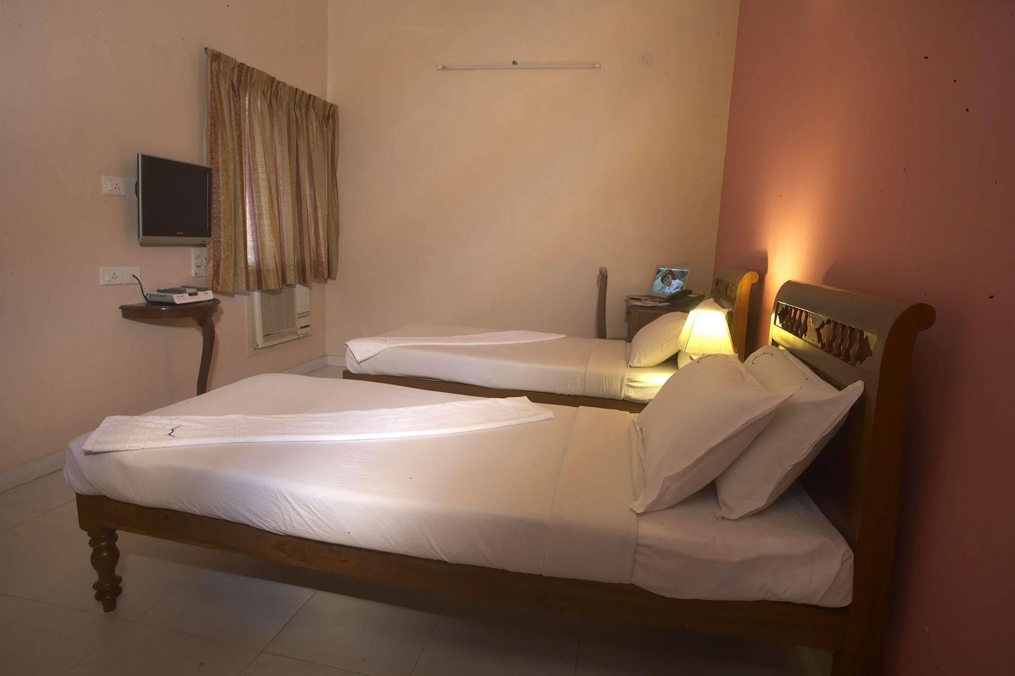Hotel Crescent Inn Chennai Eksteriør bilde